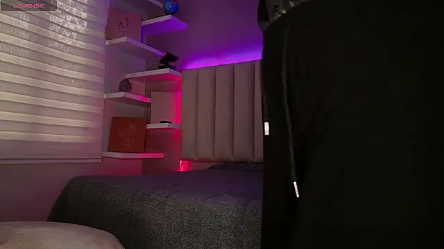 Megan mooree  online show from 30, 10, 2025