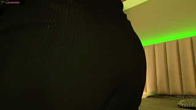 Megan mooree  online show from 27, 9, 2025