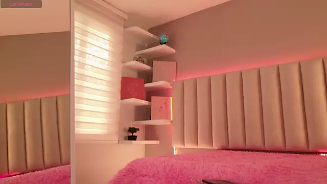 Megan mooree  online show from 25, 9, 2025