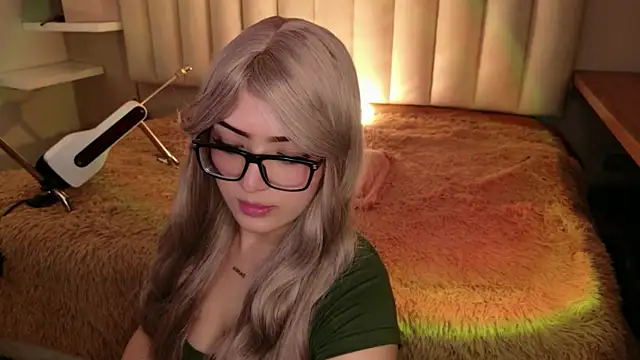 Megan mooree  online show from 19, 12, 2025