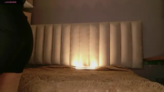 Megan mooree  online show from 27, 3, 2026