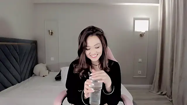 oxxx me online show from 1, 10, 2025