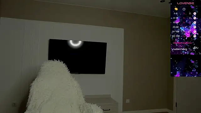 Holly Molii online show from 19, 12, 2025