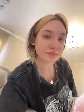 Holly Molii online show from 14, 6, 2026
