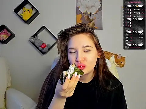 Holly Molii online show from 5, 2, 2025