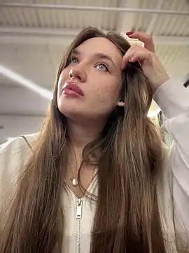 Holly Molii online show from 19, 3, 2025