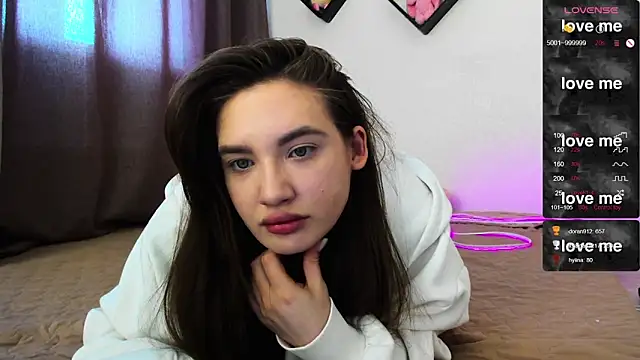 Holly Molii online show from 9, 2, 2025