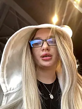 Holly Molii online show from 12, 1, 2025