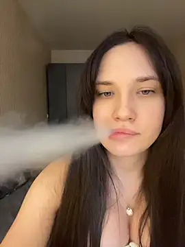 Holly Molii online show from 25, 6, 2026