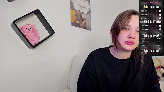 Holly Molii online show from 13, 2, 2025