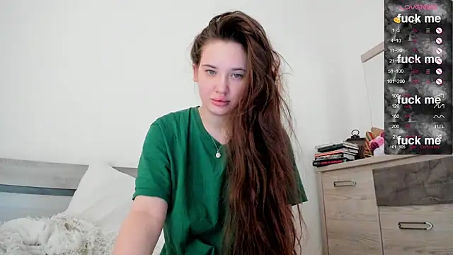 Holly Molii online show from 22, 2, 2025