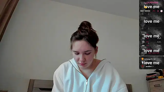 Holly Molii online show from 18, 2, 2025