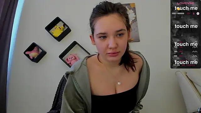 Holly Molii online show from 24, 2, 2025