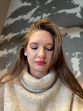 Holly Molii online show from 25, 1, 2025