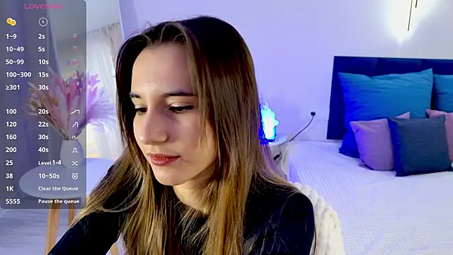 Alice Weiss online show from 4, 3, 2025