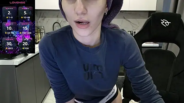 Alice Weiss online show from 18, 9, 2025