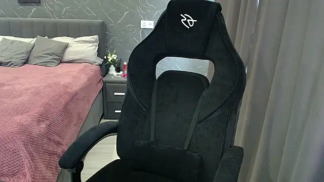 Alice Weiss online show from 17, 10, 2025