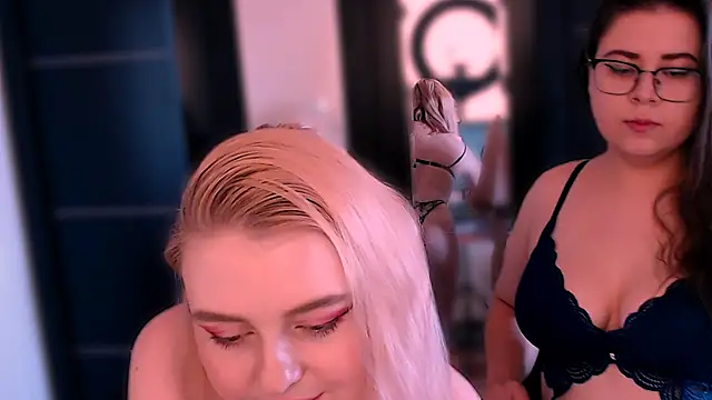Snapshot of EvaAndLilith chatting on 26, 6, 2026 EvaAndLilith online show from 26, 6, 2026