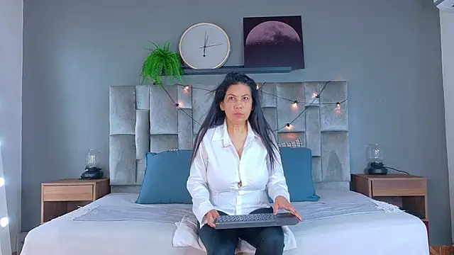 JaylaScott   online show from 5, 4, 2026