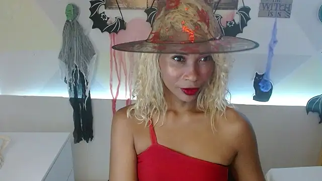 Snapshot of NatashaDormat chatting on 21, 10, 2025 NatashaDormat online show from 21, 10, 2025