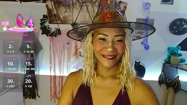 Snapshot of NatashaDormat chatting on 8, 10, 2025 NatashaDormat online show from 8, 10, 2025