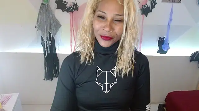 Snapshot of NatashaDormat chatting on 28, 10, 2025 NatashaDormat online show from 28, 10, 2025