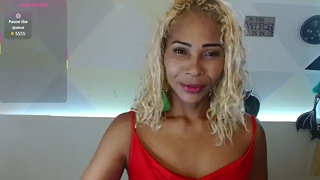 Snapshot of NatashaDormat chatting on 4, 11, 2025 NatashaDormat online show from 4, 11, 2025