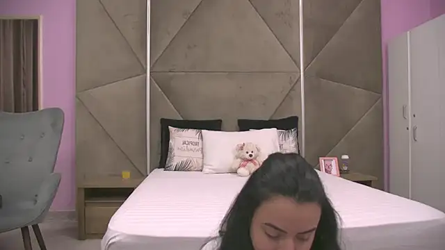 ElyzaIbarra online show from 17, 10, 2025