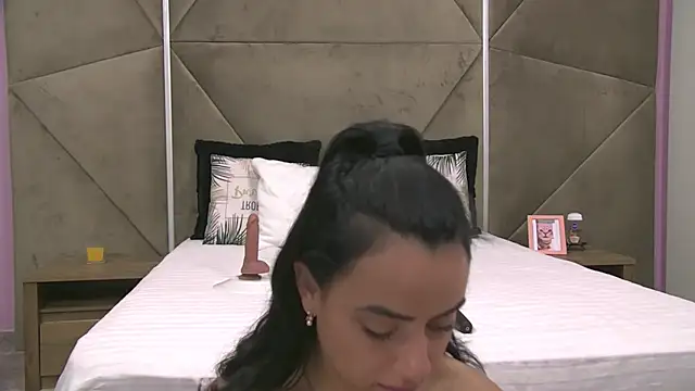 ElyzaIbarra online show from 6, 10, 2025