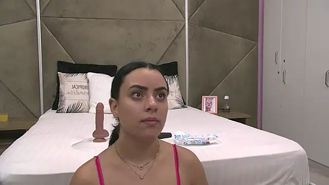 ElyzaIbarra online show from 7, 10, 2025