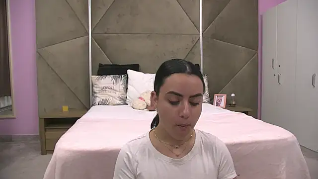 ElyzaIbarra online show from 8, 10, 2025