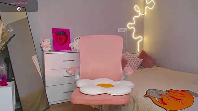 Red  Candy online show from 22, 2, 2025