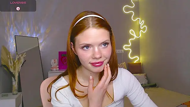 Red  Candy online show from 6, 3, 2025