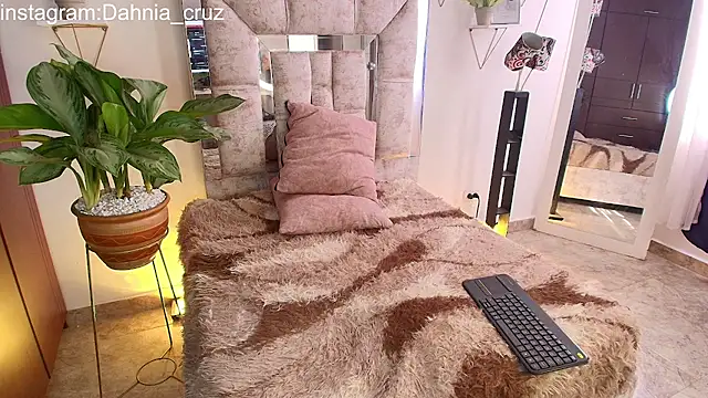 mariana cruzz online show from 2, 12, 2025