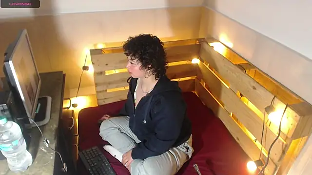 Bitsy Messy online show from 18, 12, 2025