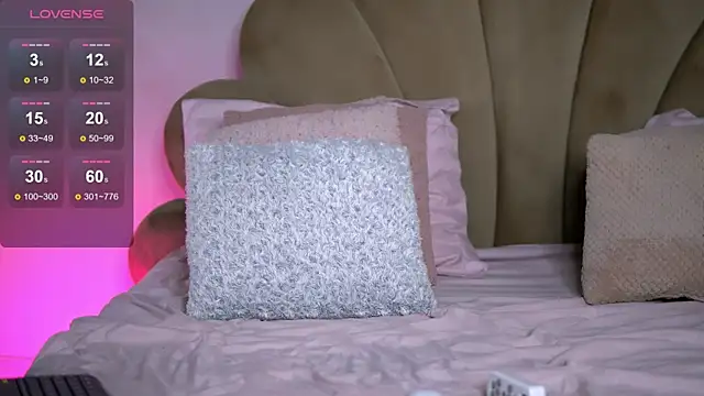 Snapshot of VivianneSteinX chatting on 25, 9, 2025 VivianneSteinX online show from 25, 9, 2025