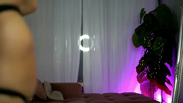 VivianneSteinX online show from 7, 6, 2026