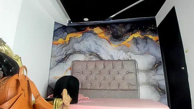 LuciaMoretti  online show from 12, 9, 2025