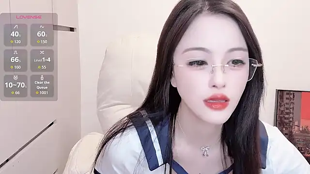 Snapshot of Neyllar chatting on 8, 9, 2025 Neyllar online show from 8, 9, 2025