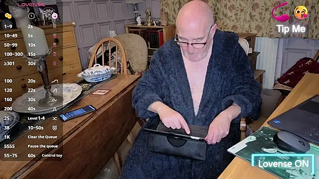 Adamdaddybear online show from 1, 11, 2025