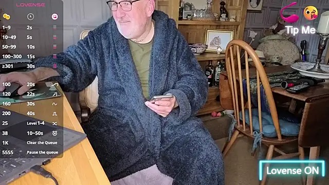 Adamdaddybear online show from 20, 10, 2025