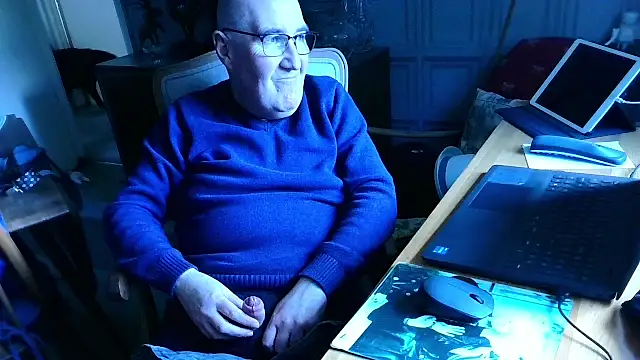 Adamdaddybear online show from 12, 3, 2025