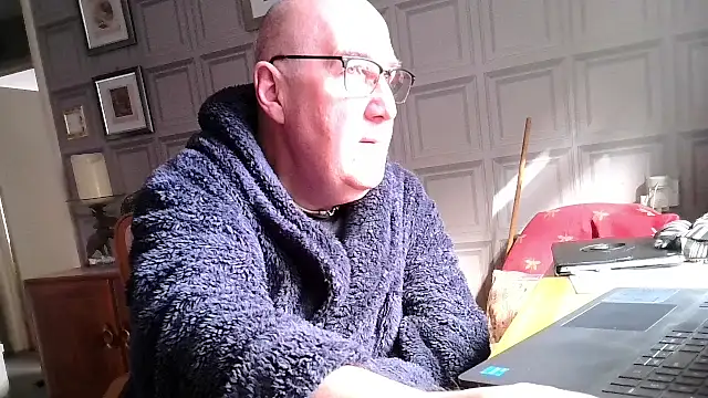 Adamdaddybear online show from 11, 3, 2025