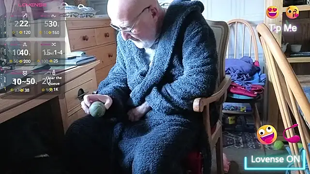 Adamdaddybear online show from 23, 9, 2025