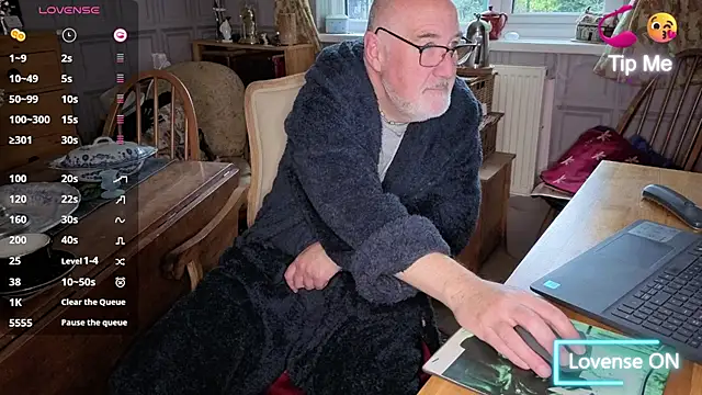 Adamdaddybear online show from 30, 10, 2025