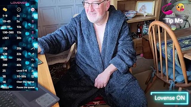 Adamdaddybear online show from 9, 10, 2025