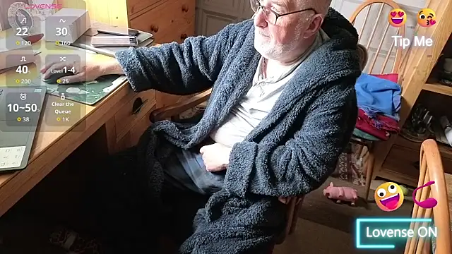 Adamdaddybear online show from 14, 9, 2025