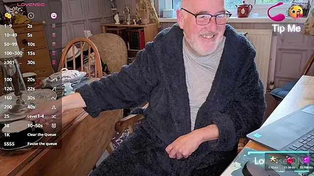 Adamdaddybear online show from 28, 10, 2025