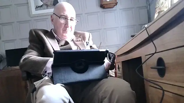 Adamdaddybear online show from 27, 2, 2025