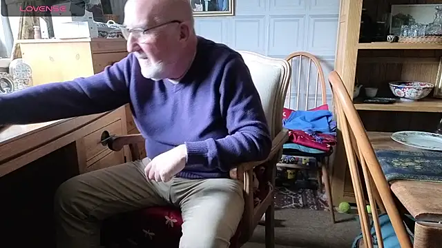 Adamdaddybear online show from 17, 9, 2025